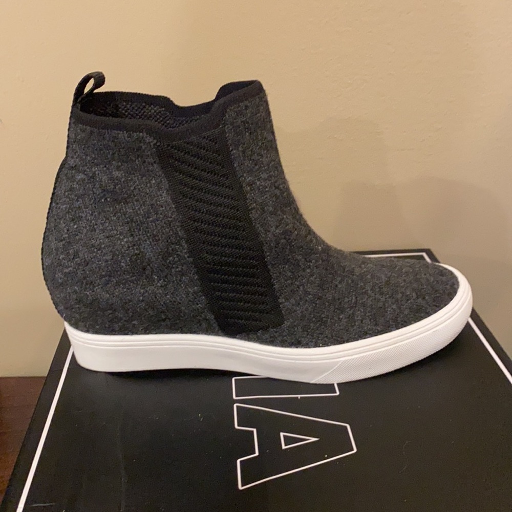 MIA Hidden Wedge Sneakers - Picture 3 of 8